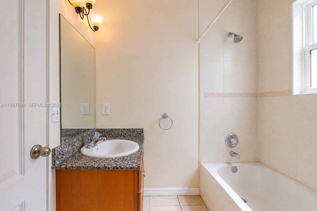 На продажу: $389,900 (3 спален, 2 ванн, 1630 Квадратных фут)