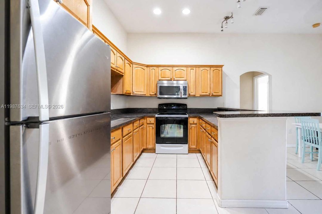 На продажу: $389,900 (3 спален, 2 ванн, 1630 Квадратных фут)