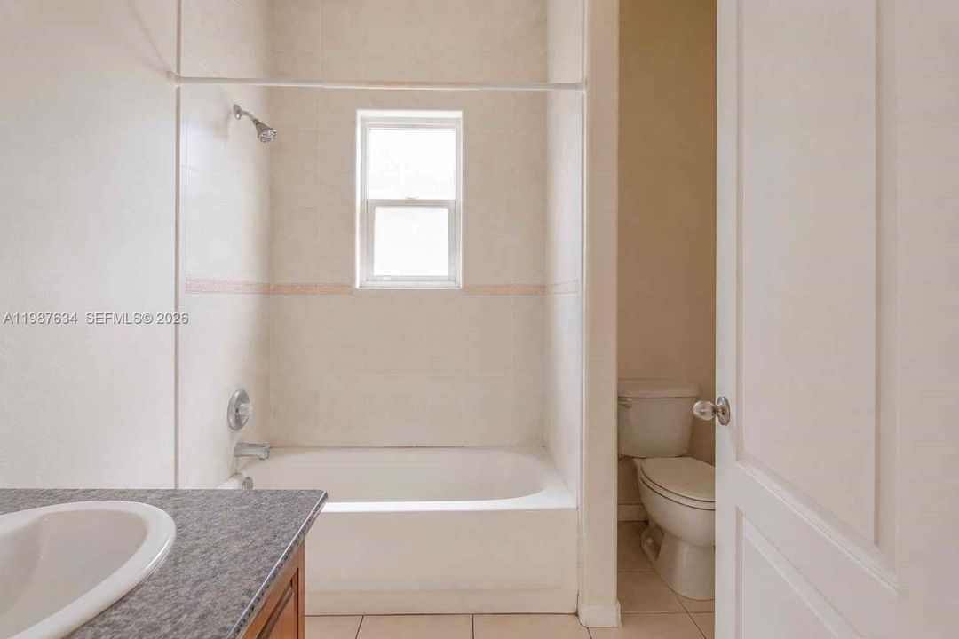 На продажу: $389,900 (3 спален, 2 ванн, 1630 Квадратных фут)