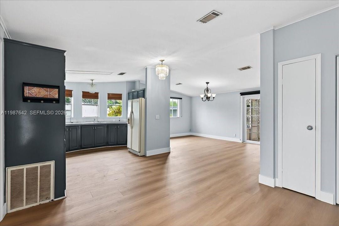 For Sale: $159,000 (2 beds, 2 baths, 1170 Square Feet)