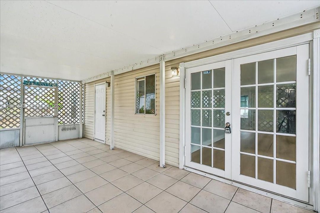 For Sale: $159,000 (2 beds, 2 baths, 1170 Square Feet)