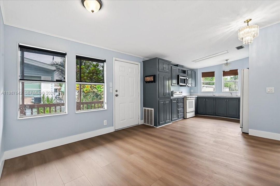 For Sale: $159,000 (2 beds, 2 baths, 1170 Square Feet)