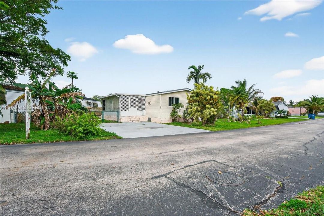 For Sale: $159,000 (2 beds, 2 baths, 1170 Square Feet)
