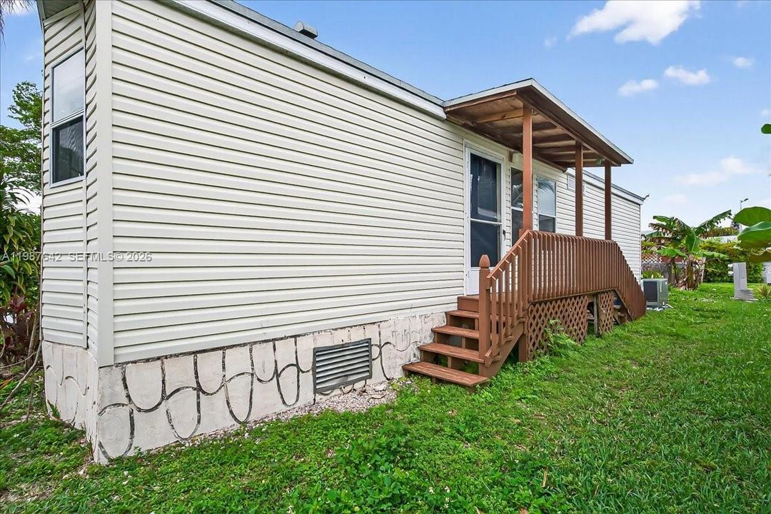For Sale: $159,000 (2 beds, 2 baths, 1170 Square Feet)