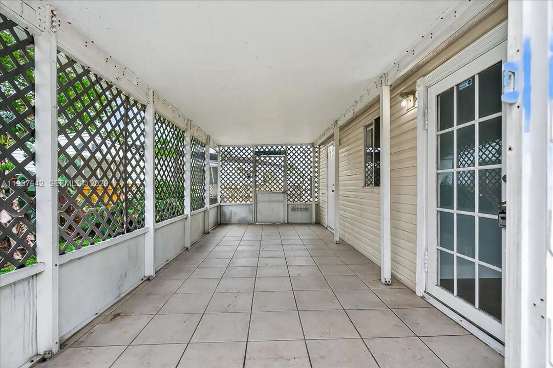 For Sale: $159,000 (2 beds, 2 baths, 1170 Square Feet)