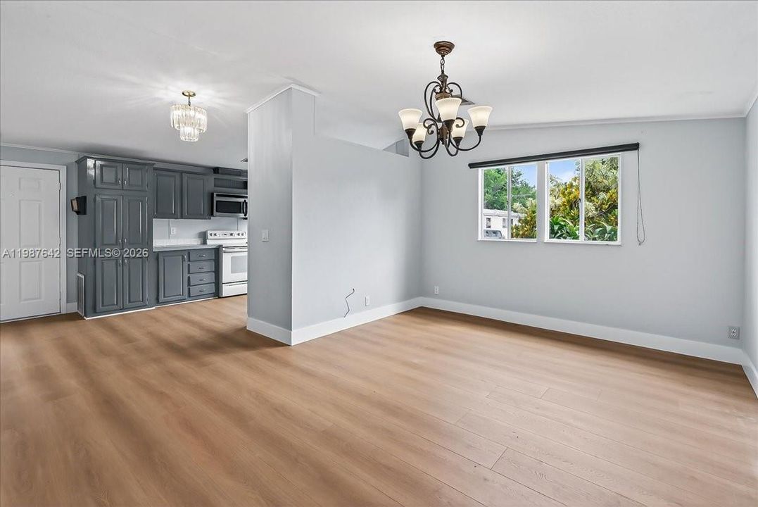 For Sale: $159,000 (2 beds, 2 baths, 1170 Square Feet)