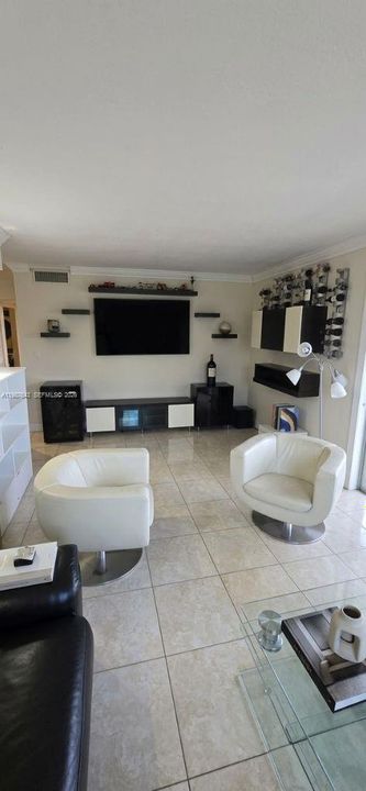 На продажу: $345,000 (3 спален, 2 ванн, 1326 Квадратных фут)