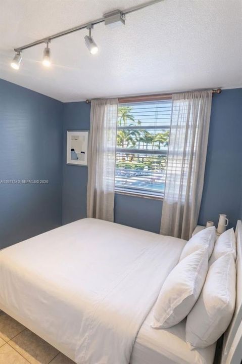 На продажу: $345,000 (3 спален, 2 ванн, 1326 Квадратных фут)