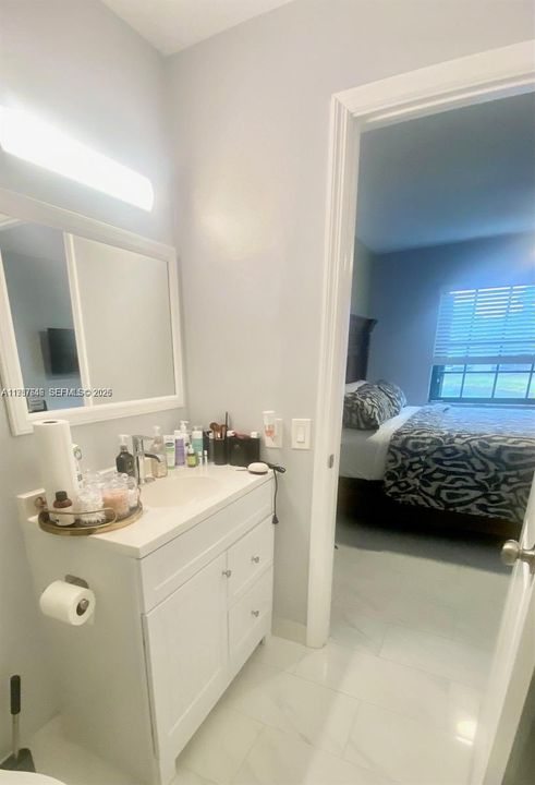 Active With Contract: $205,000 (2 beds, 2 baths, 925 Square Feet)