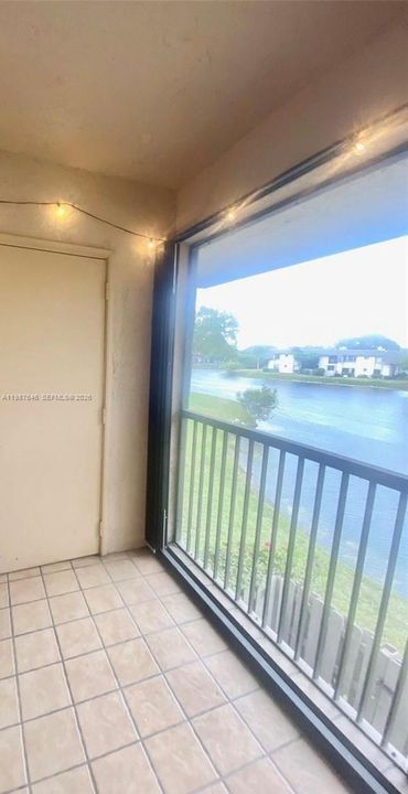 Active With Contract: $205,000 (2 beds, 2 baths, 925 Square Feet)