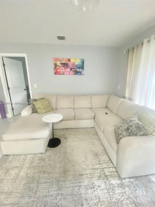 Active With Contract: $205,000 (2 beds, 2 baths, 925 Square Feet)