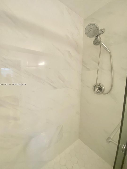 Active With Contract: $205,000 (2 beds, 2 baths, 925 Square Feet)