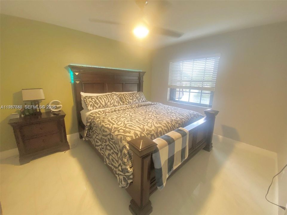 Active With Contract: $205,000 (2 beds, 2 baths, 925 Square Feet)