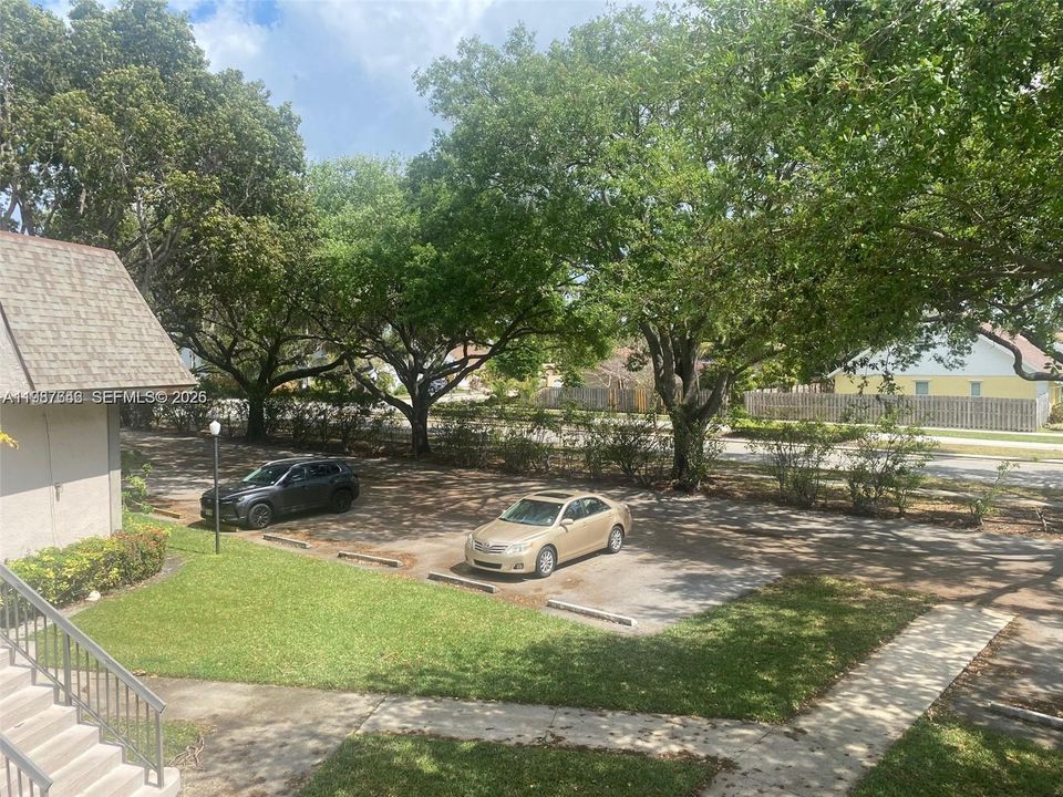 Active With Contract: $205,000 (2 beds, 2 baths, 925 Square Feet)