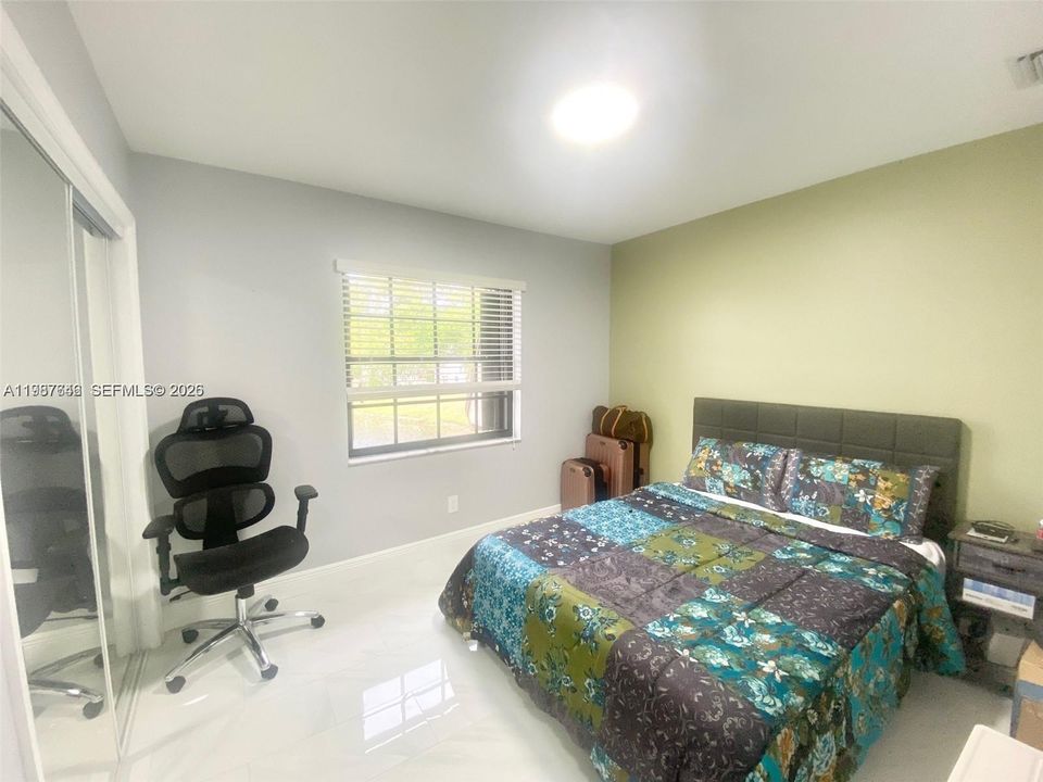 Active With Contract: $205,000 (2 beds, 2 baths, 925 Square Feet)