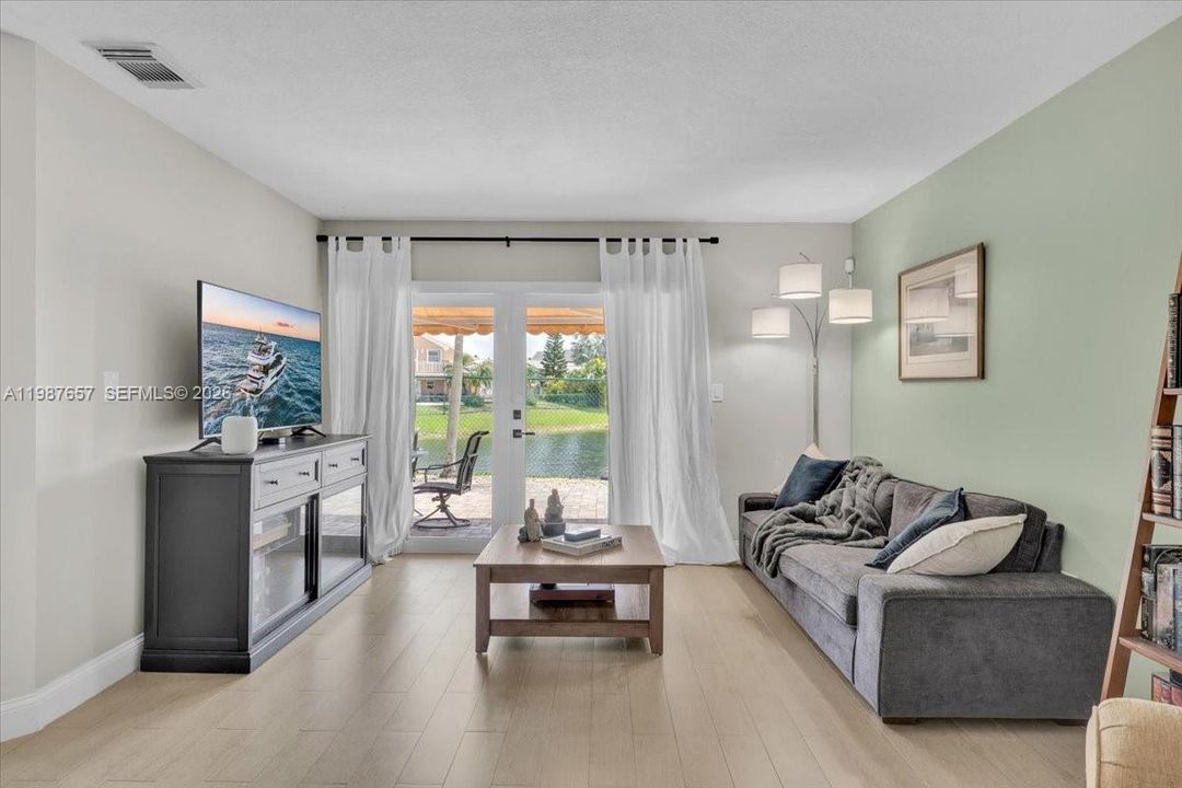 На продажу: $479,000 (2 спален, 2 ванн, 1160 Квадратных фут)