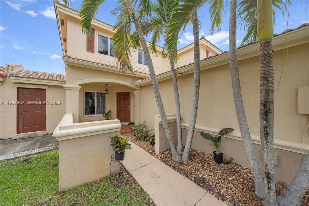 Pathway to front door & porch