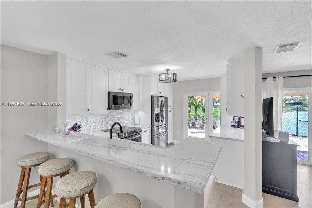 Convenient snack bar