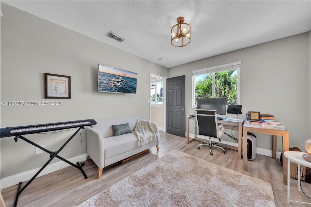 Spacious with en-suite bathroom