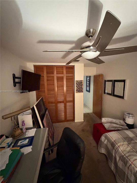 Activo con contrato: $689,900 (4 camas, 2 baños, 1956 Pies cuadrados)