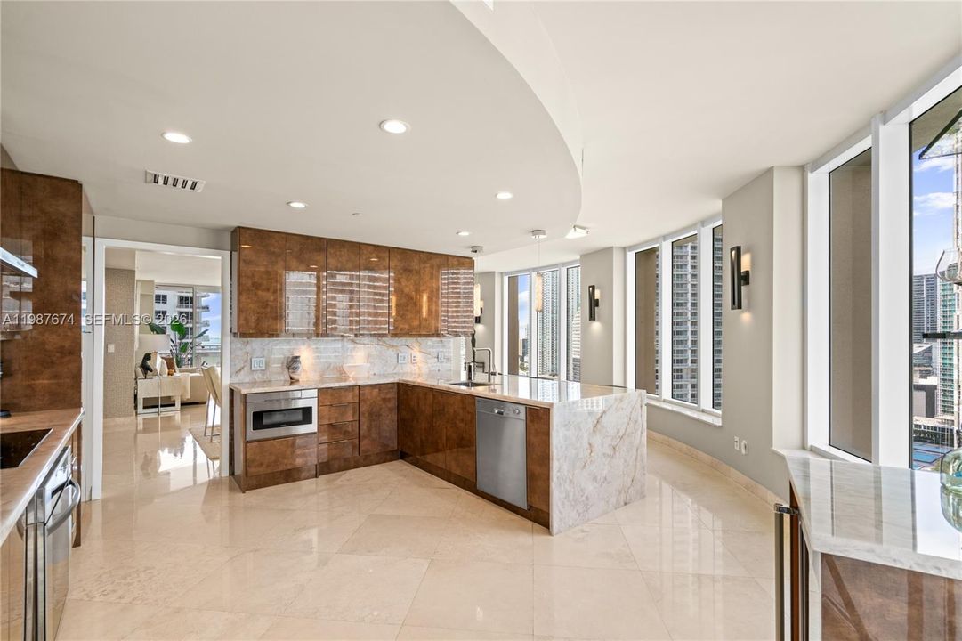 For Sale: $2,695,000 (3 beds, 3 baths, 2591 Square Feet)