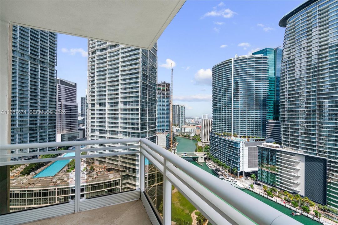 For Sale: $2,695,000 (3 beds, 3 baths, 2591 Square Feet)
