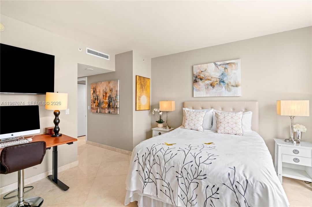 For Sale: $2,695,000 (3 beds, 3 baths, 2591 Square Feet)