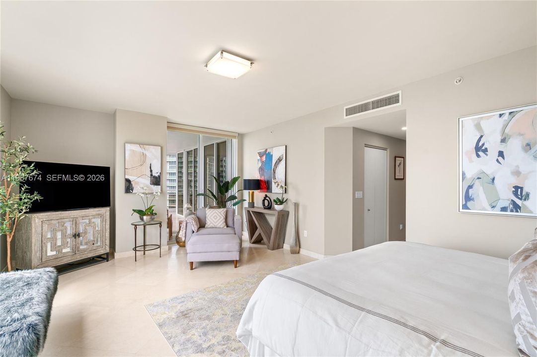 For Sale: $2,695,000 (3 beds, 3 baths, 2591 Square Feet)