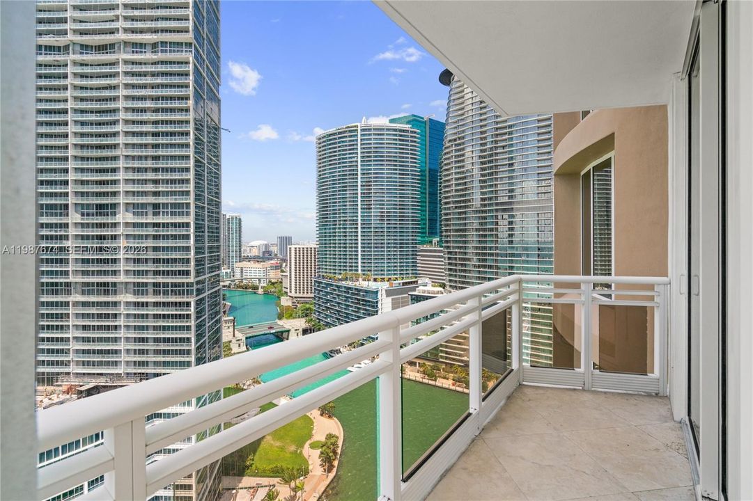 For Sale: $2,695,000 (3 beds, 3 baths, 2591 Square Feet)
