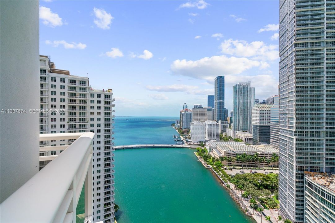 For Sale: $2,695,000 (3 beds, 3 baths, 2591 Square Feet)
