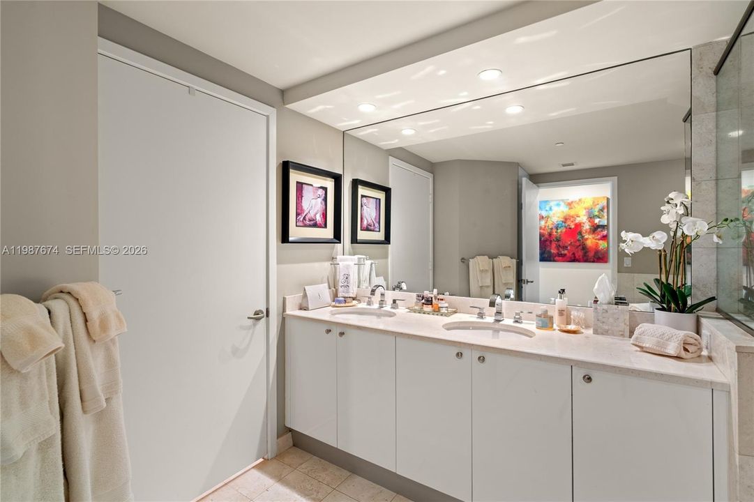 For Sale: $2,695,000 (3 beds, 3 baths, 2591 Square Feet)