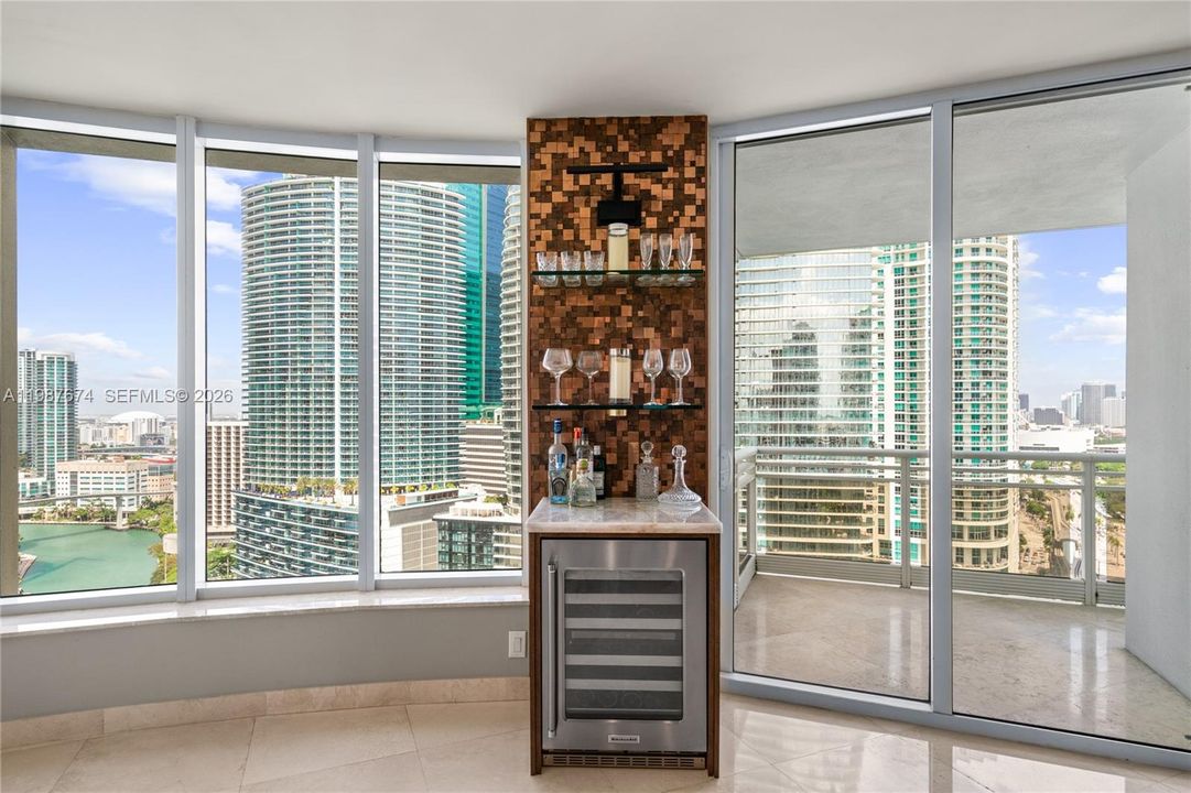 For Sale: $2,695,000 (3 beds, 3 baths, 2591 Square Feet)