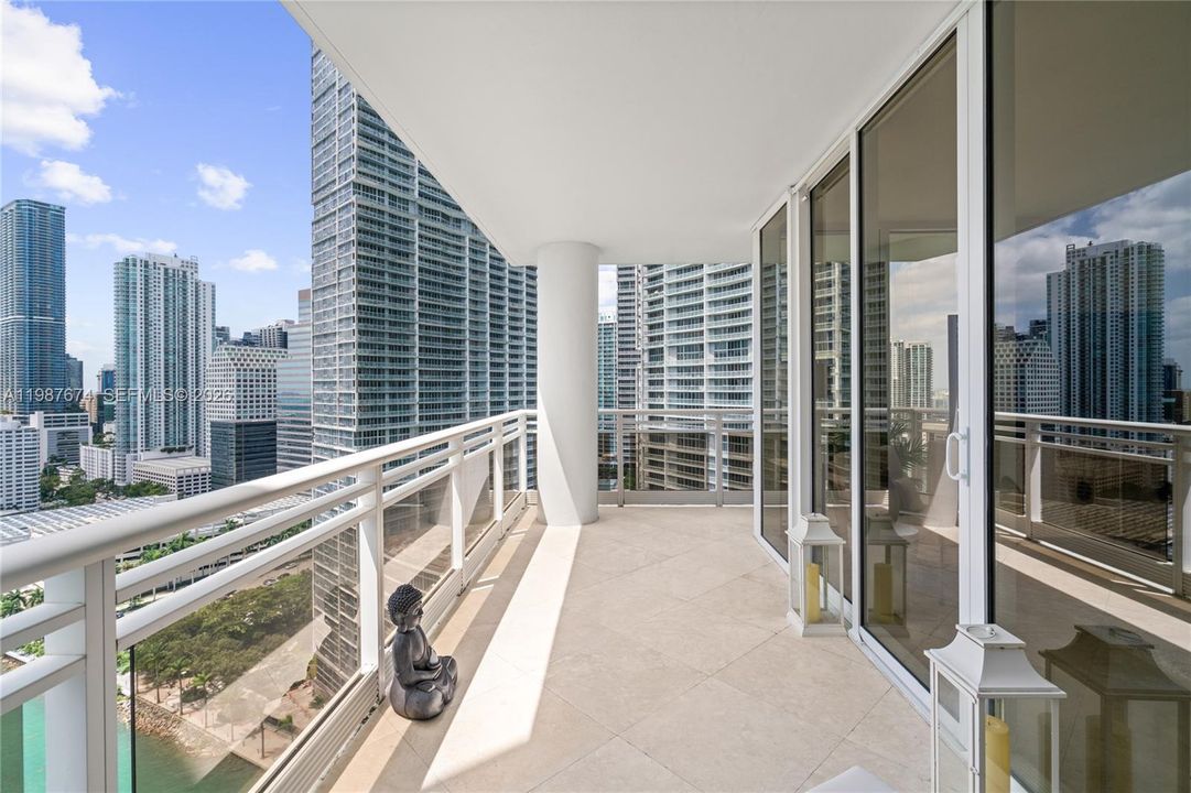 For Sale: $2,695,000 (3 beds, 3 baths, 2591 Square Feet)