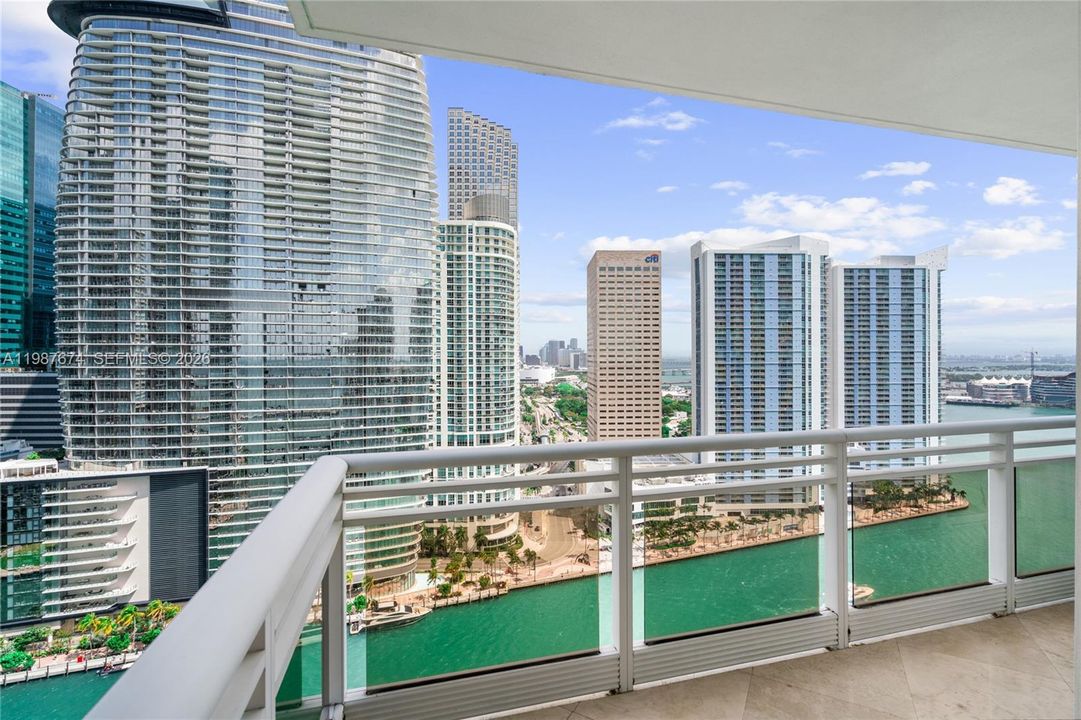 For Sale: $2,695,000 (3 beds, 3 baths, 2591 Square Feet)