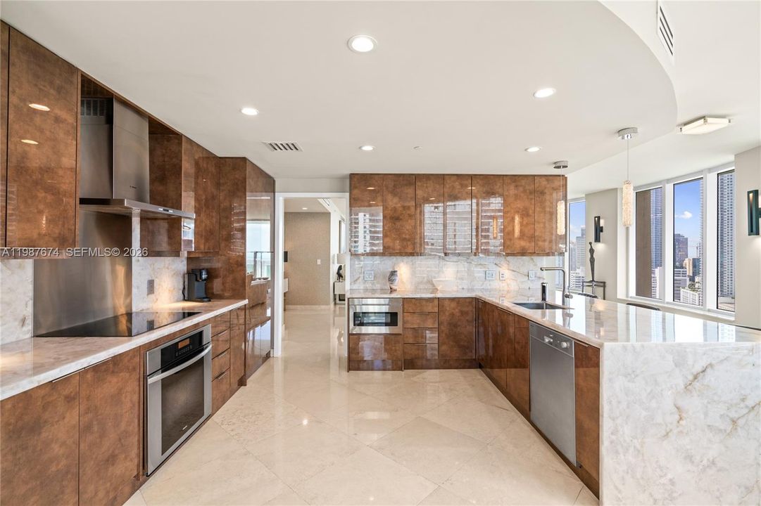 For Sale: $2,695,000 (3 beds, 3 baths, 2591 Square Feet)