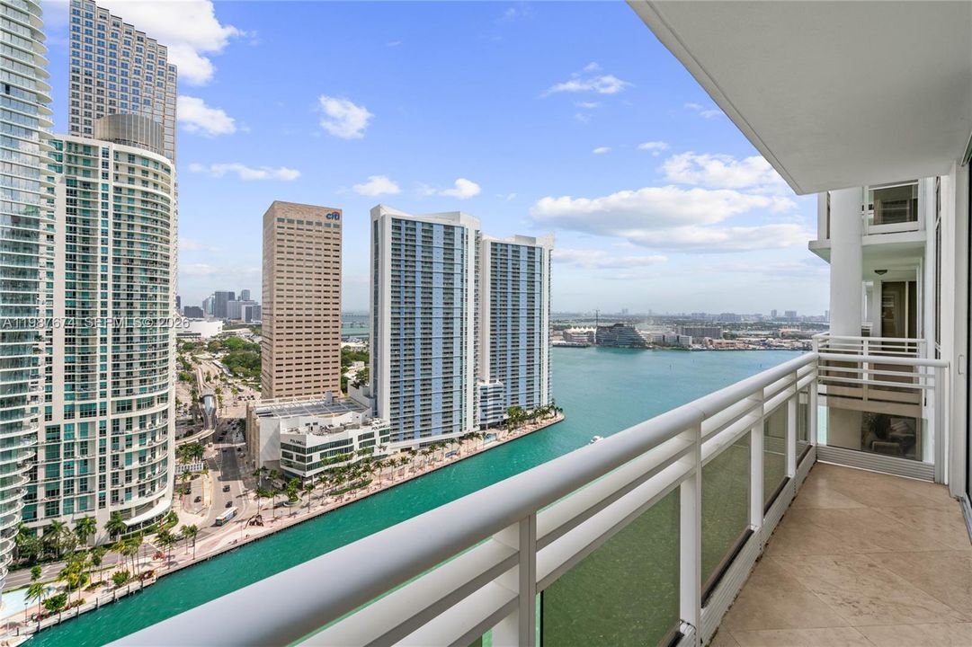 For Sale: $2,695,000 (3 beds, 3 baths, 2591 Square Feet)