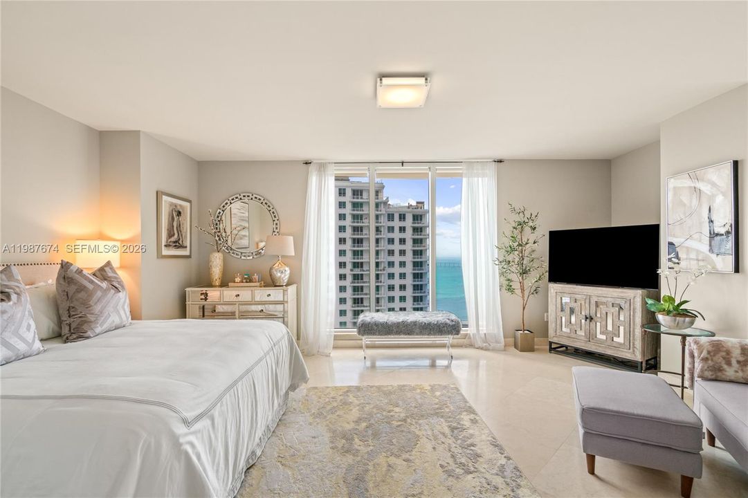 For Sale: $2,695,000 (3 beds, 3 baths, 2591 Square Feet)