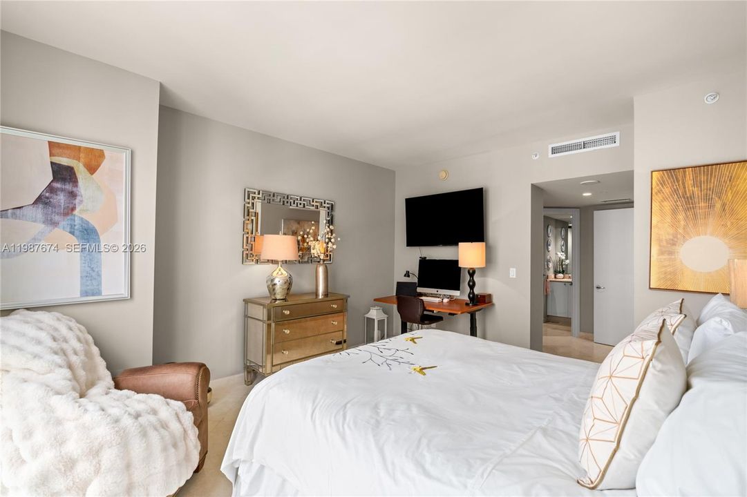 For Sale: $2,695,000 (3 beds, 3 baths, 2591 Square Feet)