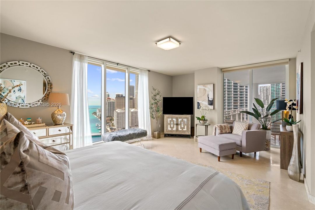 For Sale: $2,695,000 (3 beds, 3 baths, 2591 Square Feet)