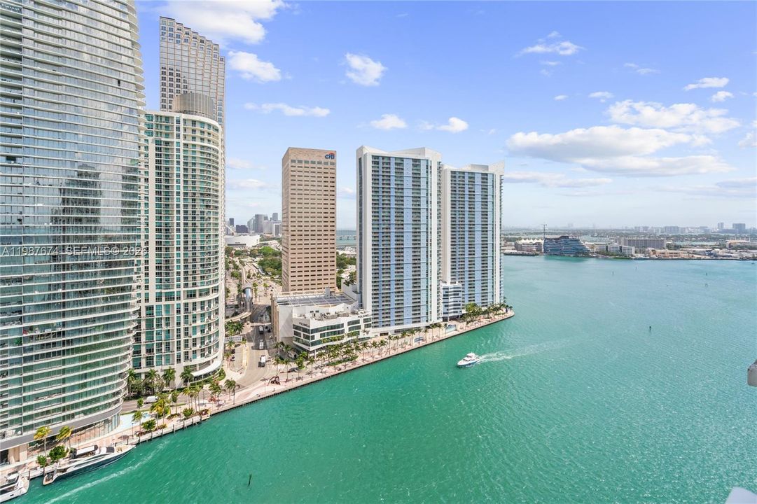 For Sale: $2,695,000 (3 beds, 3 baths, 2591 Square Feet)