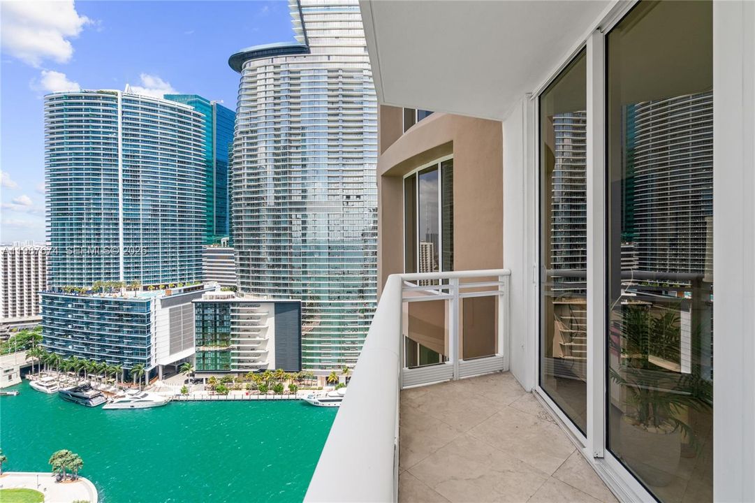 For Sale: $2,695,000 (3 beds, 3 baths, 2591 Square Feet)