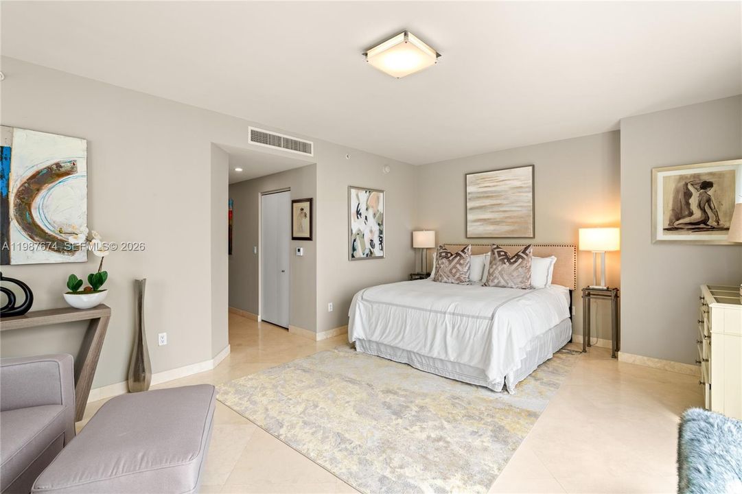 For Sale: $2,695,000 (3 beds, 3 baths, 2591 Square Feet)