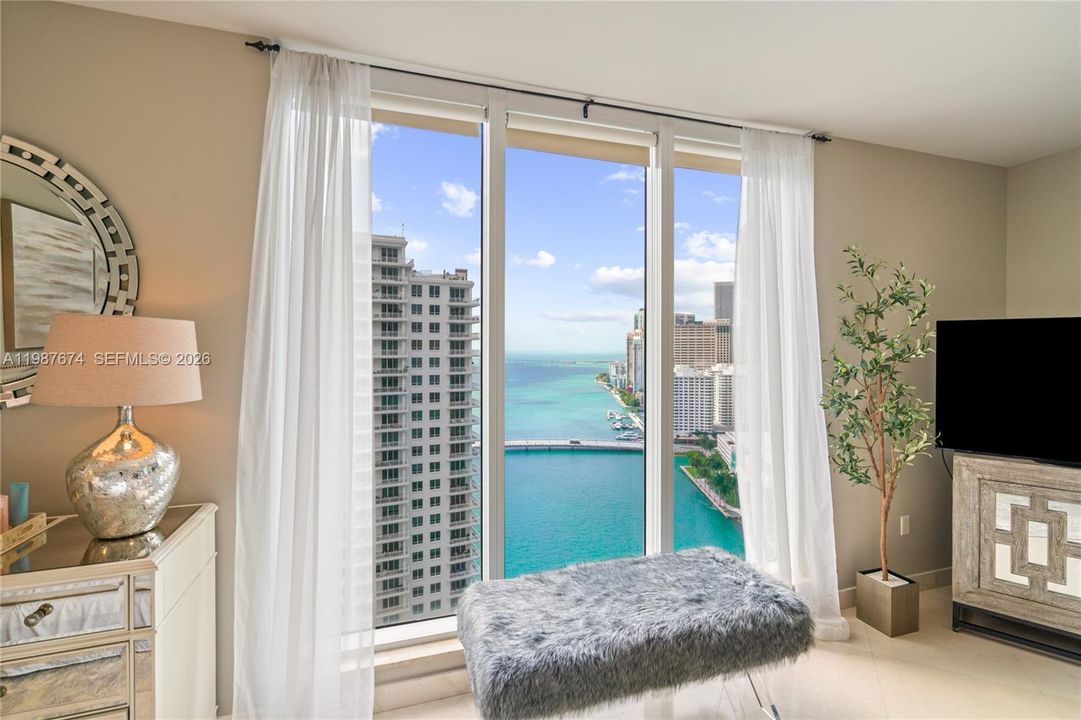For Sale: $2,695,000 (3 beds, 3 baths, 2591 Square Feet)