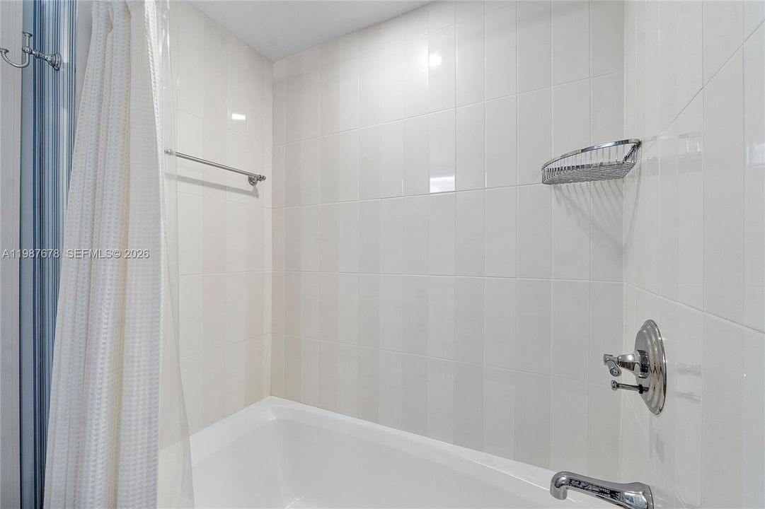 Recently Rented: $18,000 (2 beds, 2 baths, 1395 Square Feet)