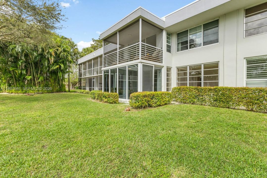 For Sale: $330,000 (3 beds, 3 baths, 1620 Square Feet)