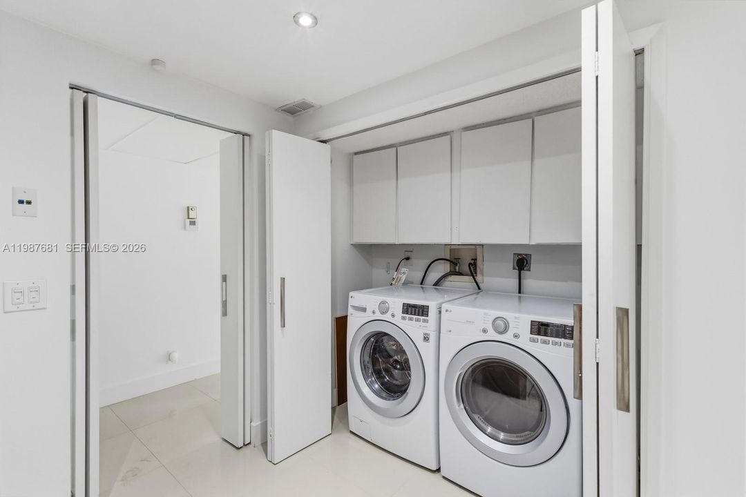 For Sale: $330,000 (3 beds, 3 baths, 1620 Square Feet)