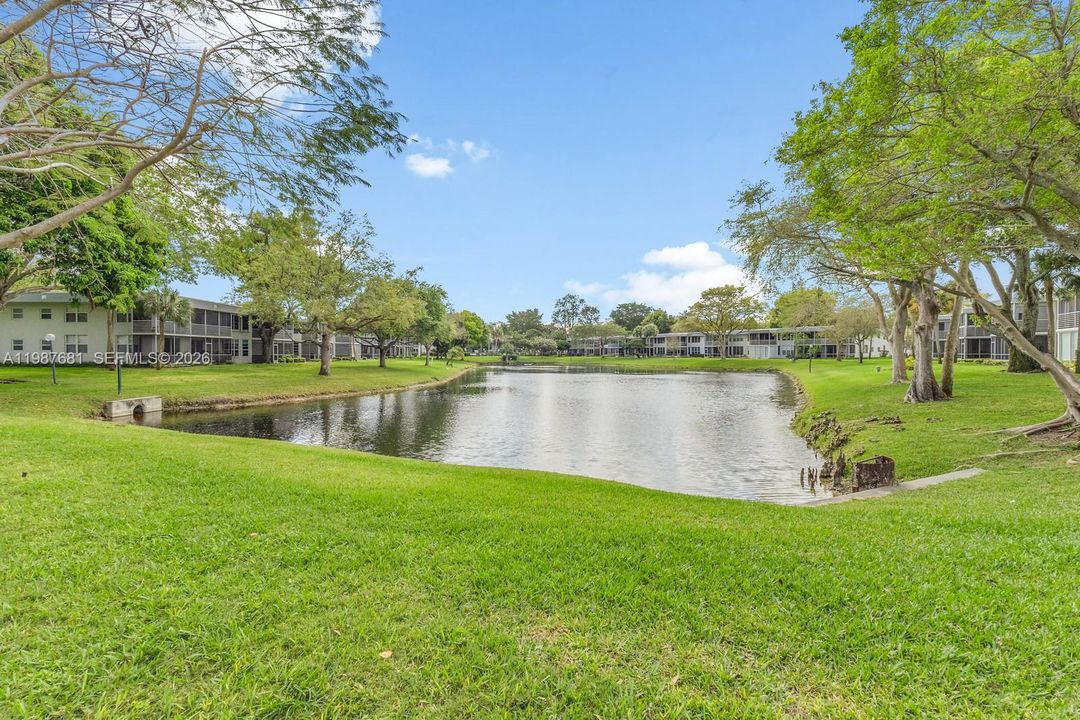 For Sale: $330,000 (3 beds, 3 baths, 1620 Square Feet)