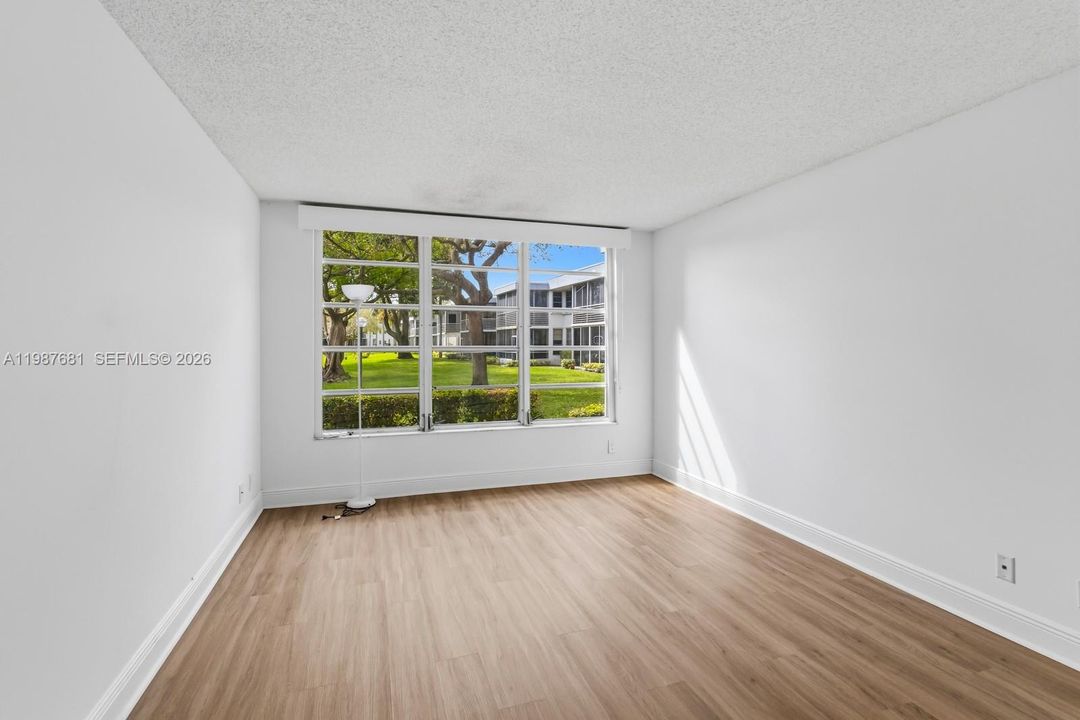 For Sale: $330,000 (3 beds, 3 baths, 1620 Square Feet)