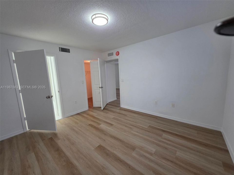 Active With Contract: $218,500 (3 beds, 2 baths, 1099 Square Feet)