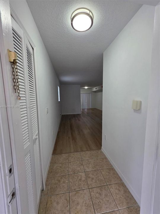Active With Contract: $218,500 (3 beds, 2 baths, 1099 Square Feet)